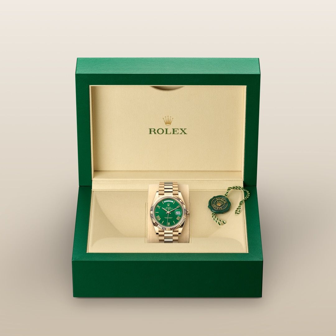 Luxury Day-Date Green Dial Quartz Watch for Men – Premium Stainless Steel Design